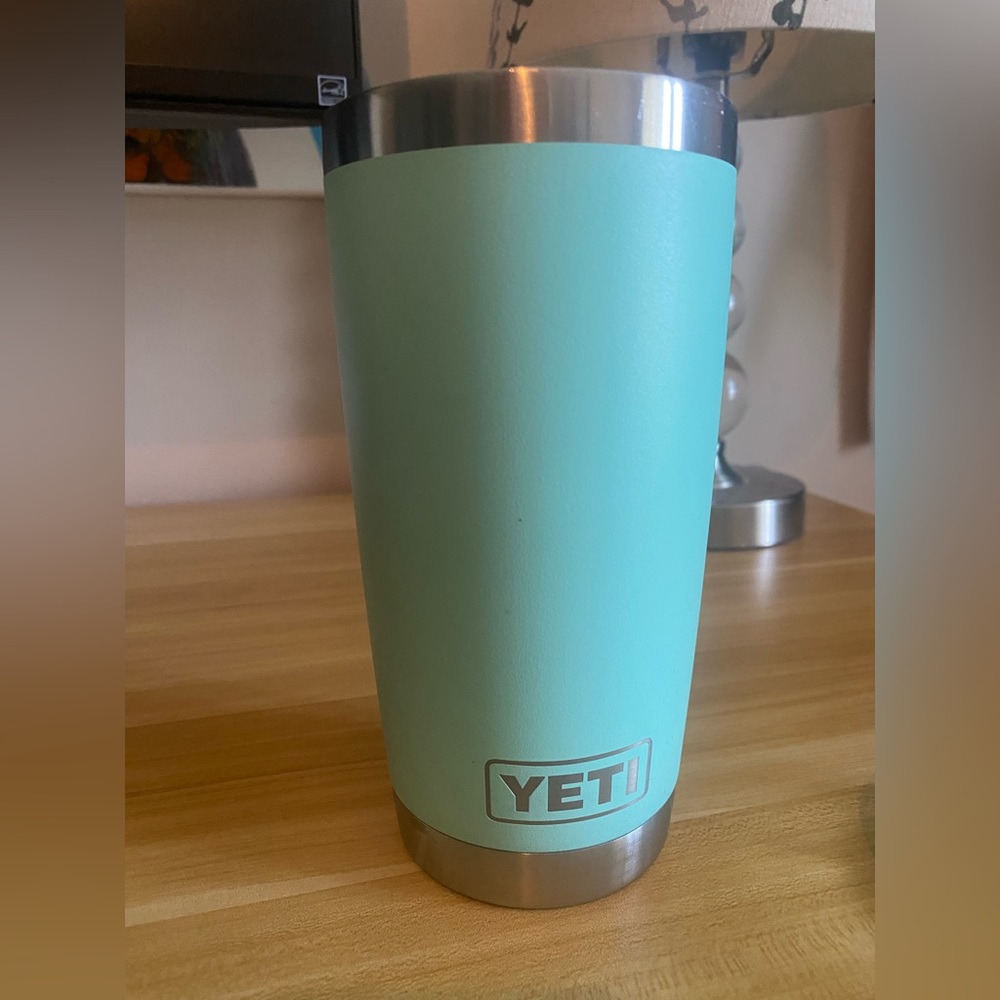 Yeti 20 oz tumbler